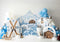 Kate Hiver Montagne Chalet Ski Ballons Toile de fond conçue par Patty Roberts