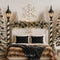 Kate Noël Chambre Tête de lit Lampadaires Toile de fond conçue par Ashley Paul - Kate Backdrop FR