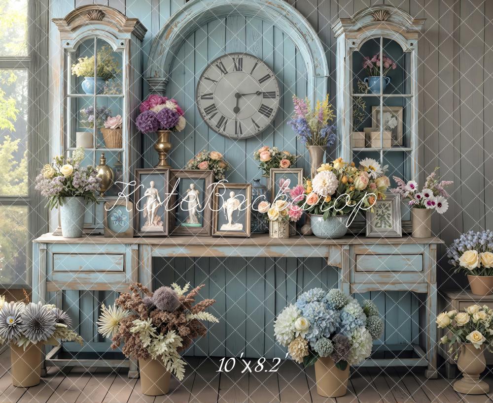 Kate Horloge Vintage Meuble Fleurs Bleu Toile de fond conçue par Mini MakeBelieve