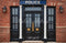 Kate Commissariat Police Façade Briques Toile de fond en Laine conçue par Emetselch