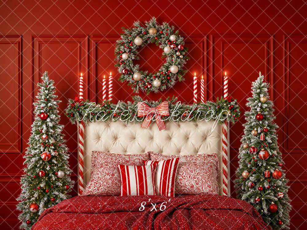 Kate Noël Rouge Lit Sapins Couronne Toile de fond conçue par Emetselch - Kate Backdrop FR