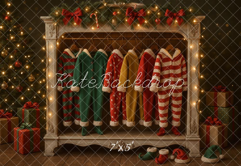 Kate Noël Pyjamas Armoire Lumières Toile de fond conçue par Ashley Paul