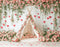 Kate Saint Valentin Tente Fleurs Cœurs Toile de fond en Laine conçue par Emetselch