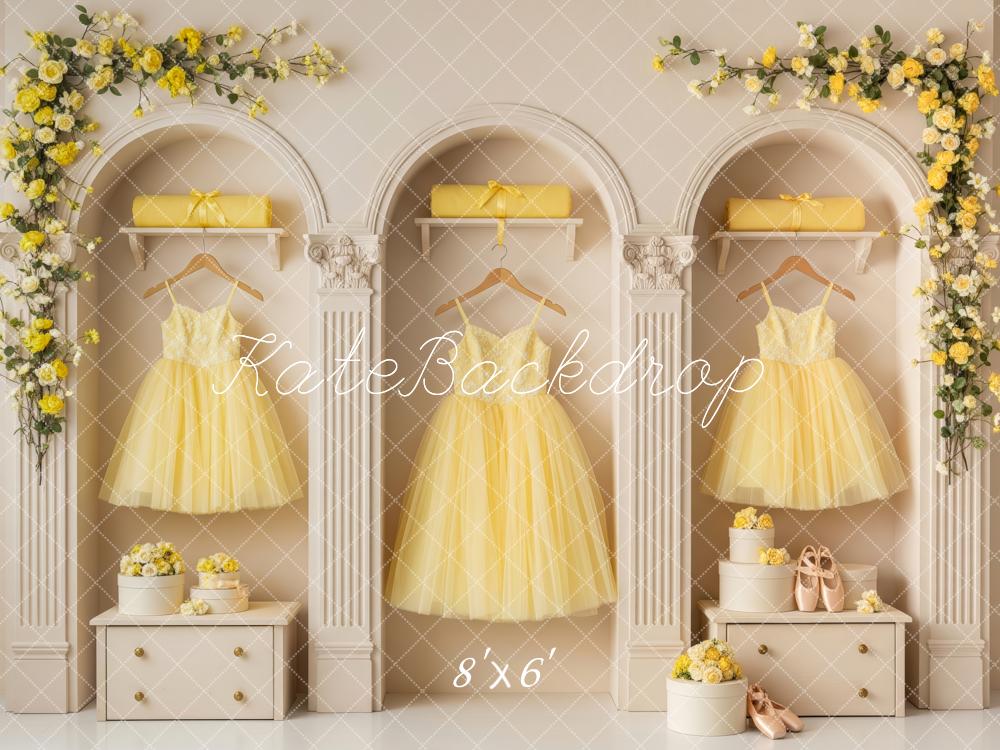 Kate Robes Jaunes Arche Fleurs Toile de fond conçue par Patty Roberts