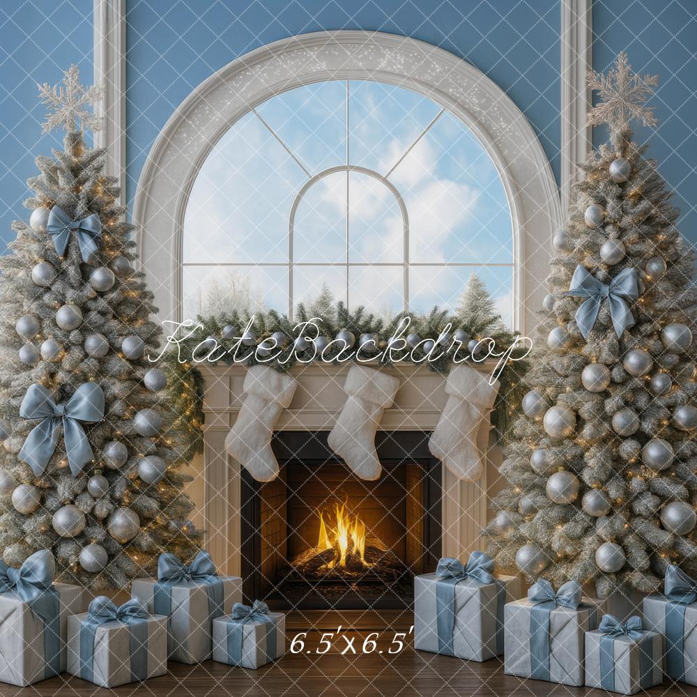 Kate Noël Cheminée Sapins Cadeaux Bleu Toile de fond conçue par Mini MakeBelieve