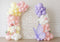 Kate Ballons Papillon Fleurs Pastel Toile de fond conçue par Mini MakeBelieve - Kate Backdrop FR