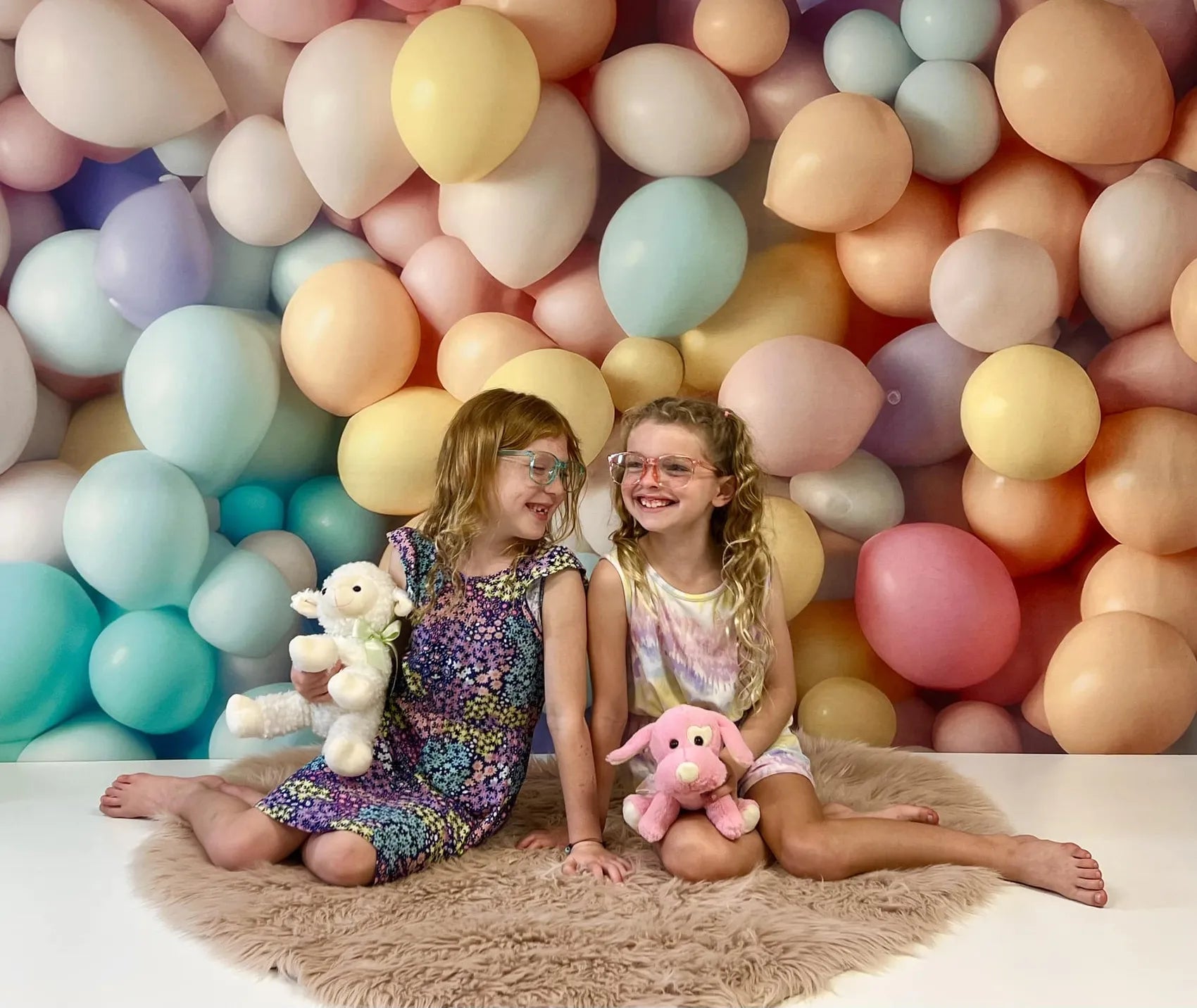 Kate Brillant Pastel Coloré Mur de ballons Toile de fond conçue par Mandy Ringe - Kate Backdrop FR