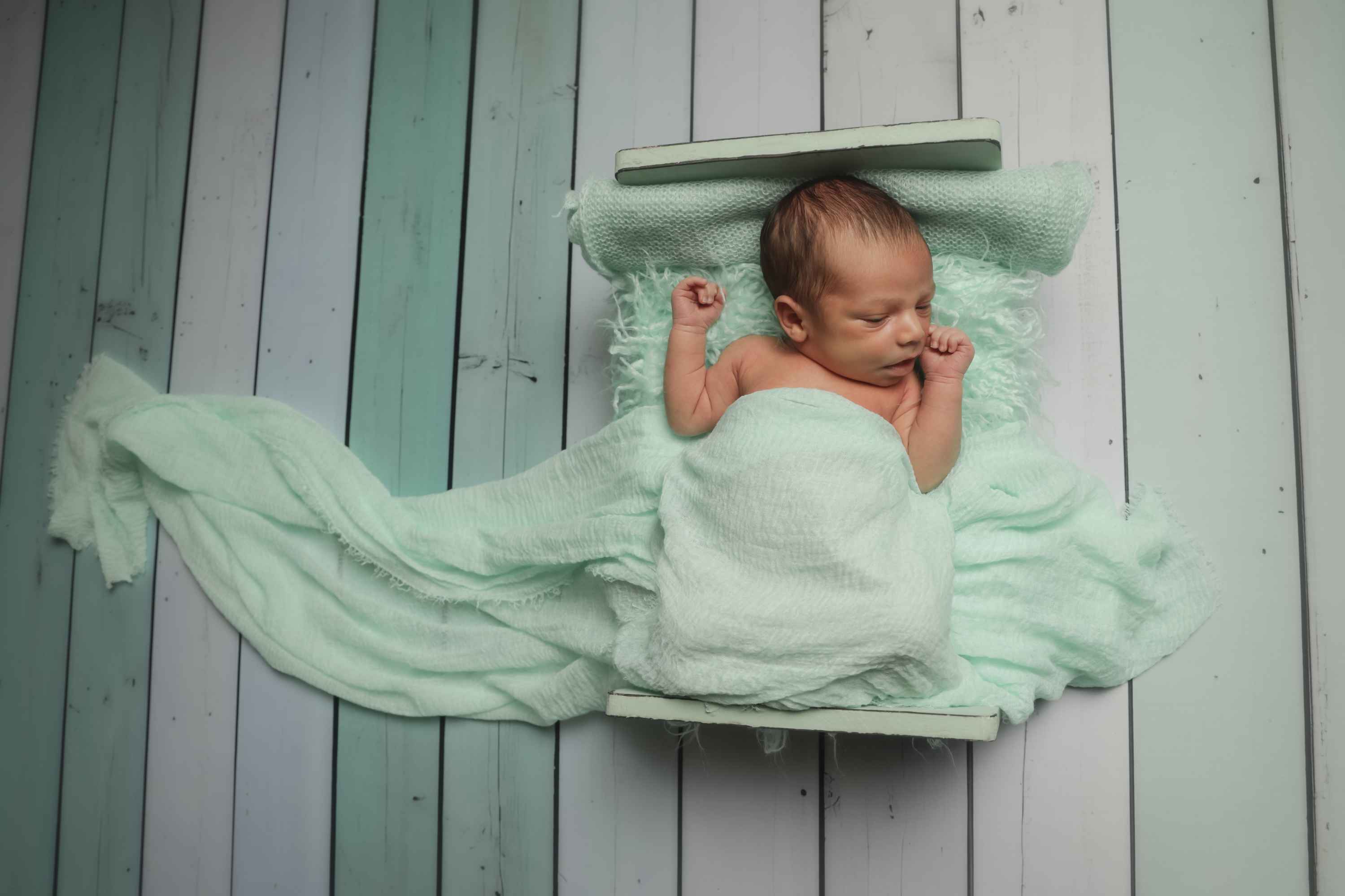 Kate Vert menthe Blanc Bois Tapis de sol en Caoutchouc conçue par Mini MakeBelieve - Kate Backdrop FR