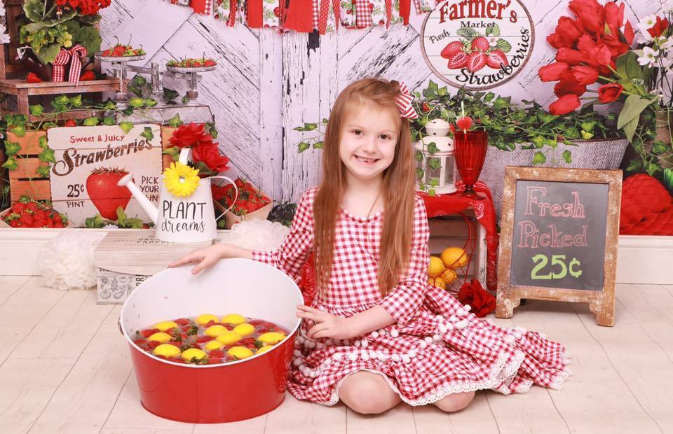 Kate Été Mur en Bois Blanc Fraise Bannière Anniversaire Toile de fond pour la photographie - Kate Backdrop FR