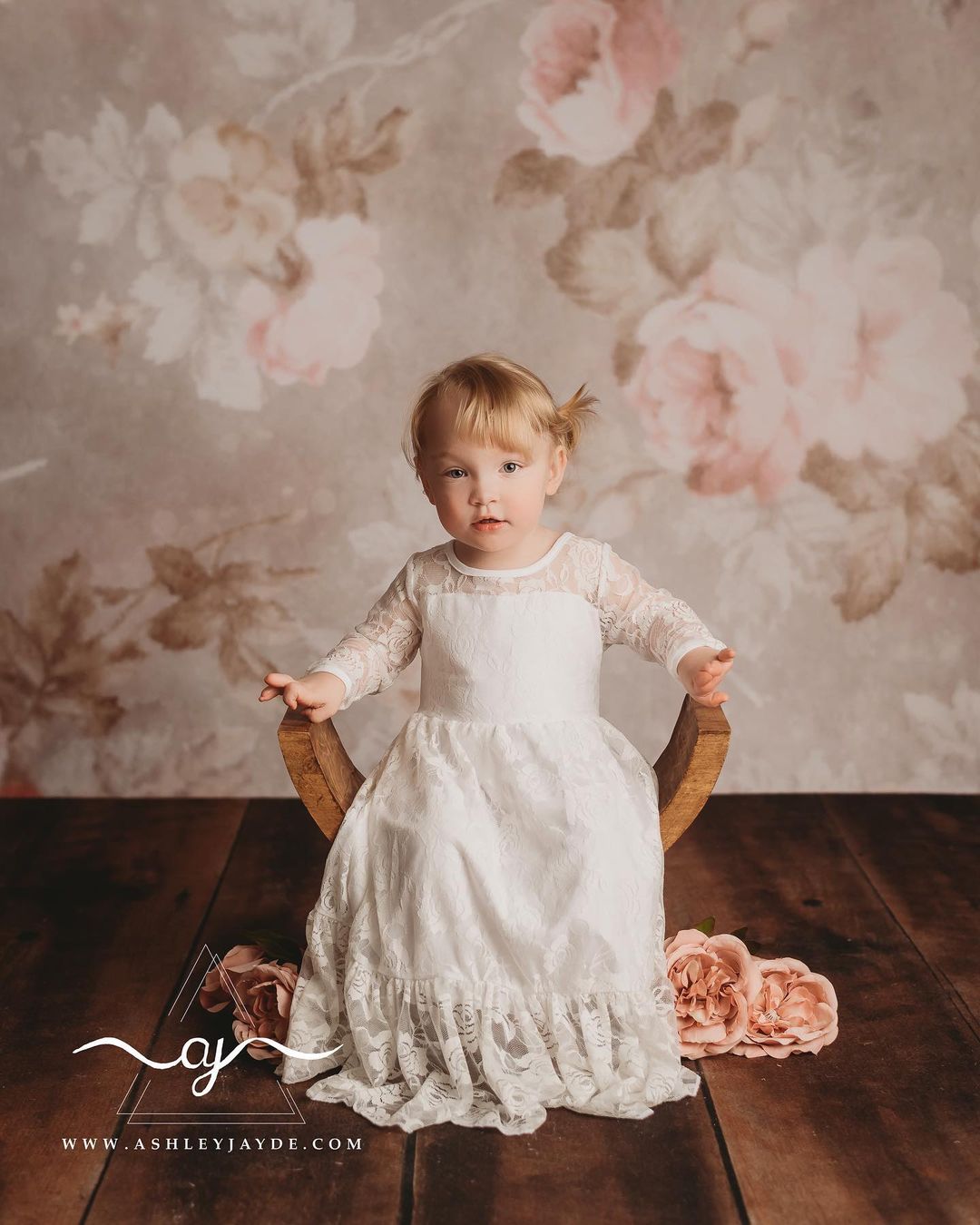 Kate Violet Abstrait / Fleurs blanches Ronde Bébé Toile de fond Pliable pour la photographie 5X5ft (1.5x1.5m)