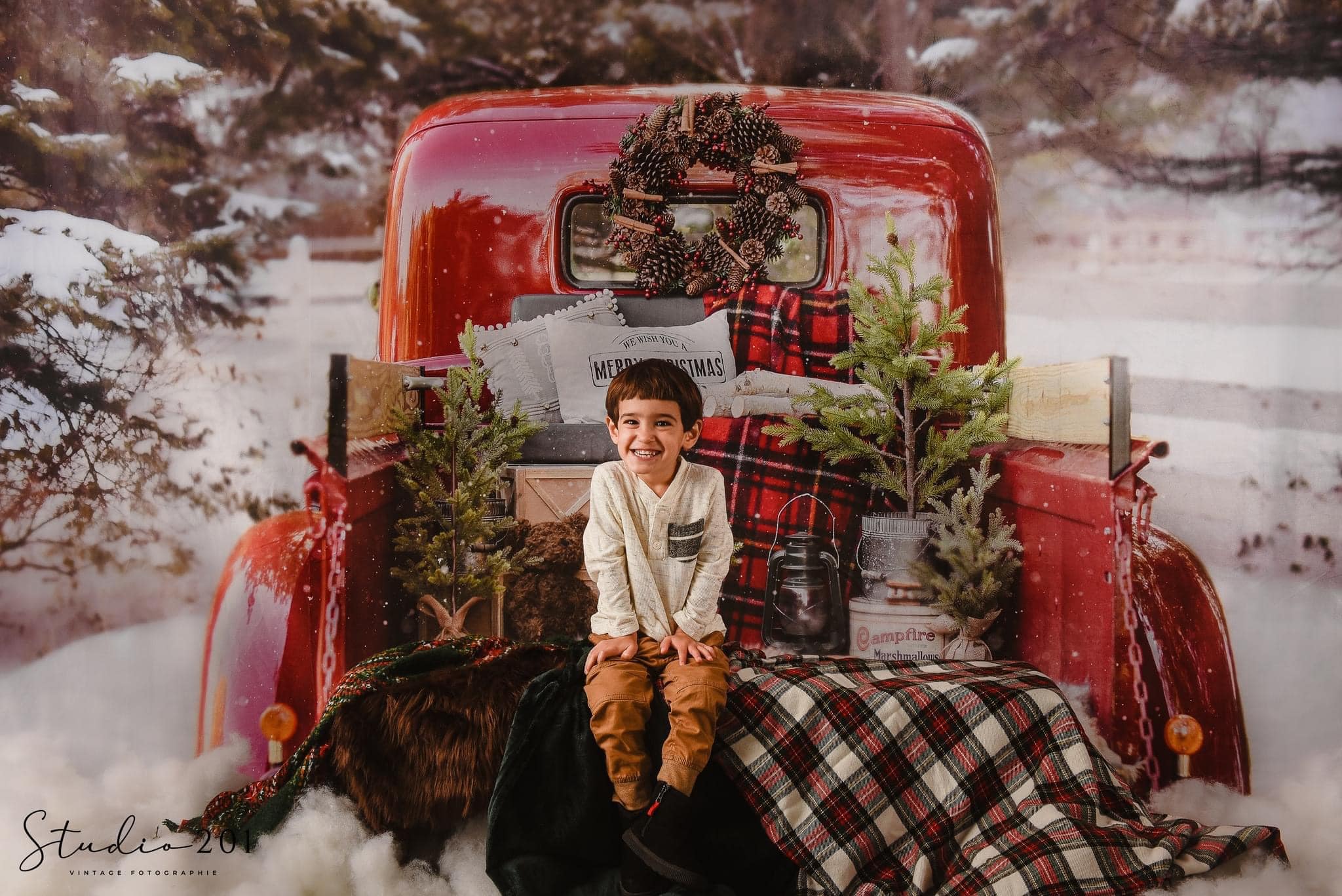 Kate Noël Rouge Camion Neige Hiver Toile de Fond conçue par Mandy Ringe Photographie