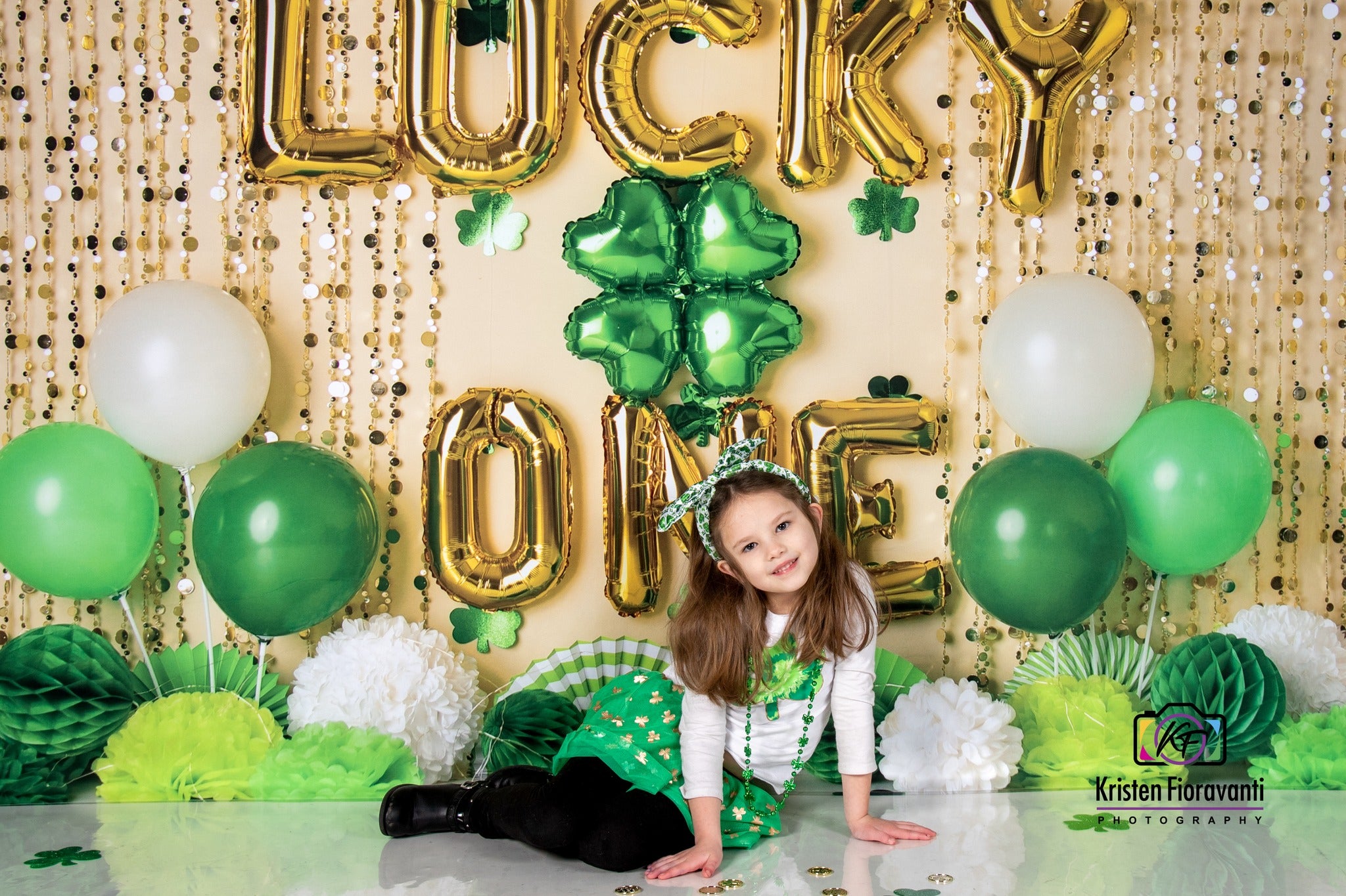 Kate La Saint-Patrick LUCKY ONE Anniversaire Toile de fond conçue par Mandy Ringe - Kate Backdrop FR