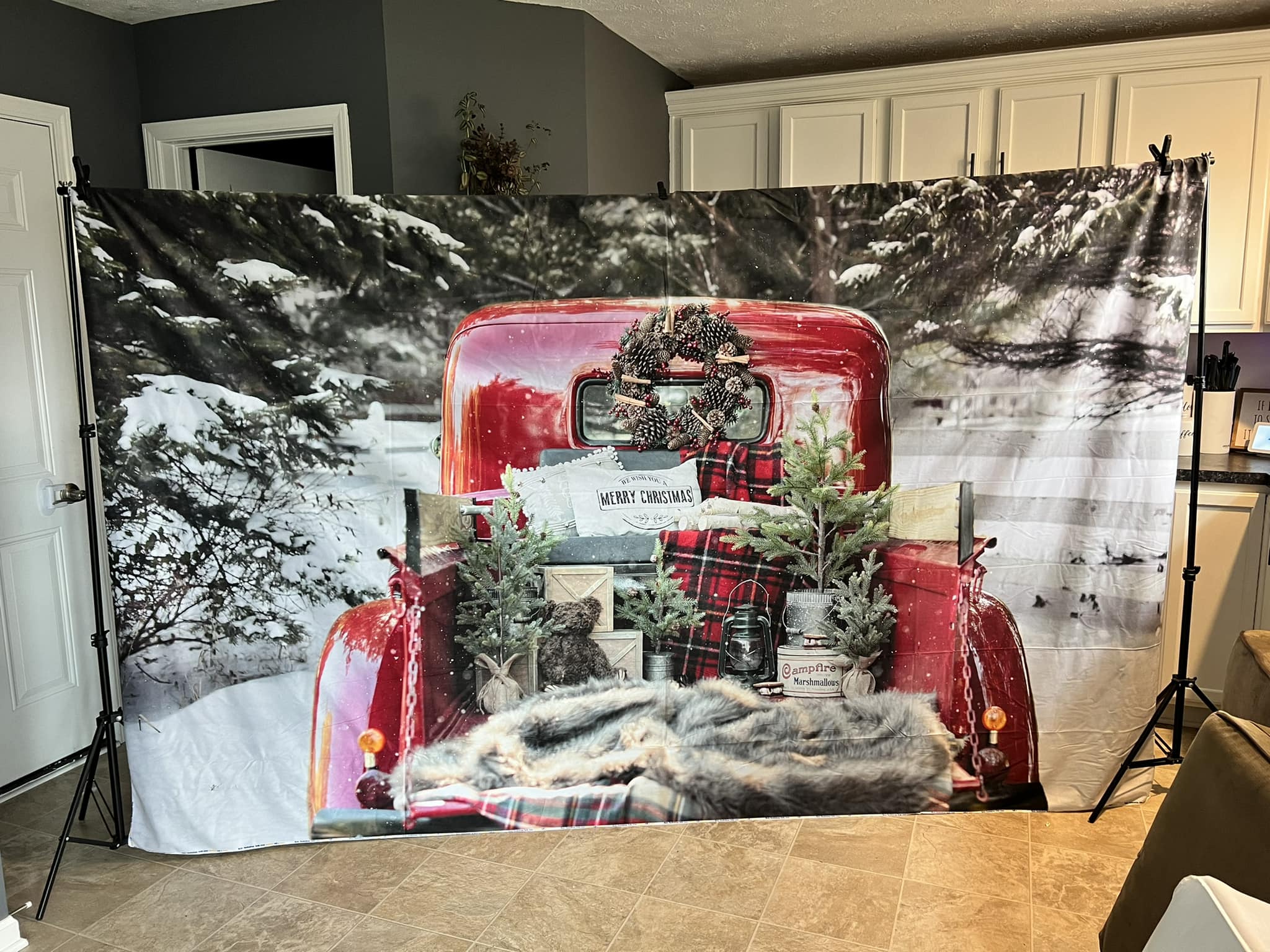 Kate Noël Rouge Camion Neige Hiver Toile de Fond conçue par Mandy Ringe - Kate Backdrop FR