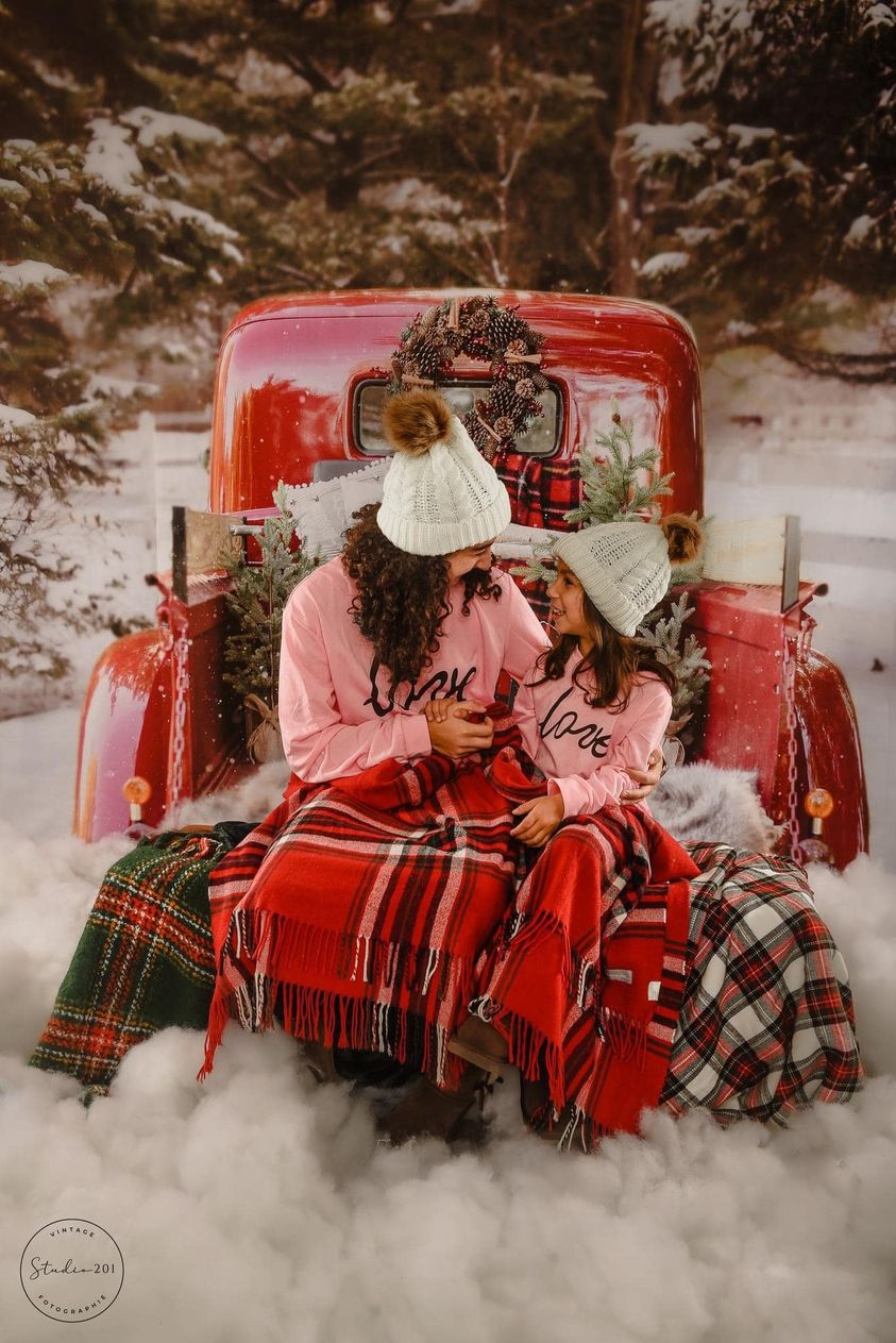 Kate Noël Rouge Camion Neige Hiver Toile de Fond conçue par Mandy Ringe - Kate Backdrop FR