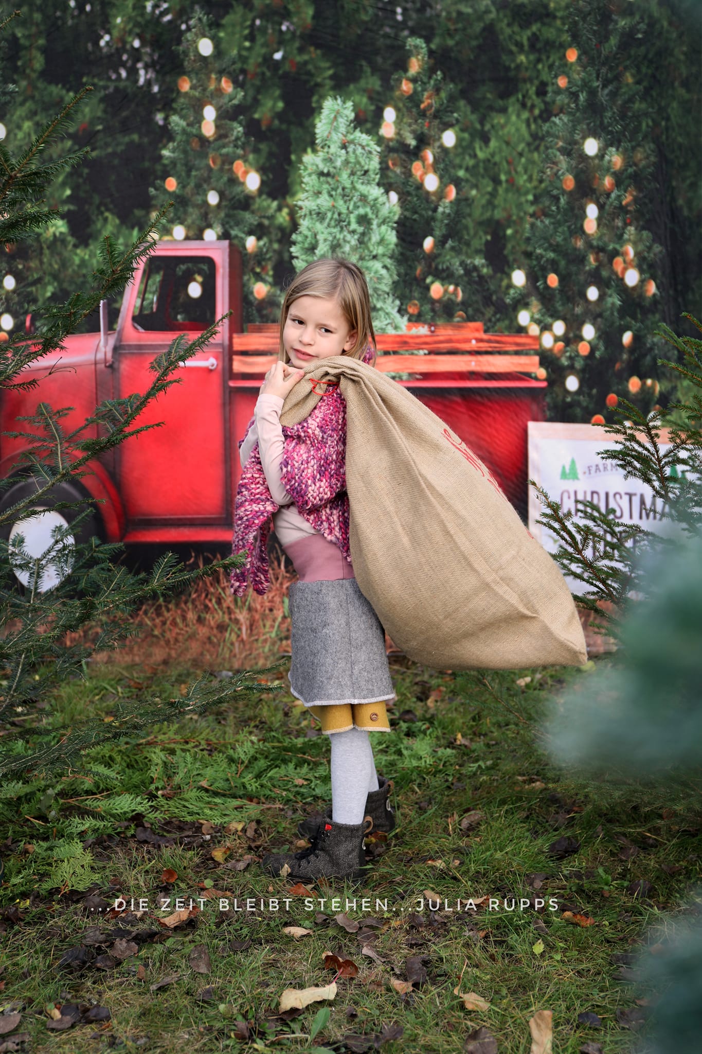 Kate Ferme d'arbre Camion Rouge Noël Toile de fond conçue par Pine Park Collection - Kate Backdrop FR