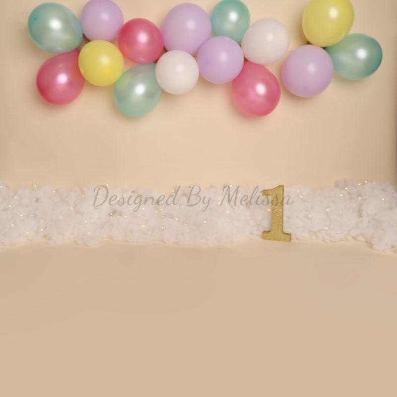 Kate Anniversaire Ballons Pastel Beige Enfant Toile de fond conçue par Melissa King