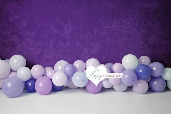 Kate Anniversaire Mur Violet Ballons Enfant Toile de fond Conçu par Kerry Anderson
