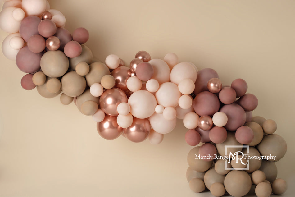 Kate Guirlande de ballons en toile de fond Boho rose mat conçue par Mandy Ringe Photographie