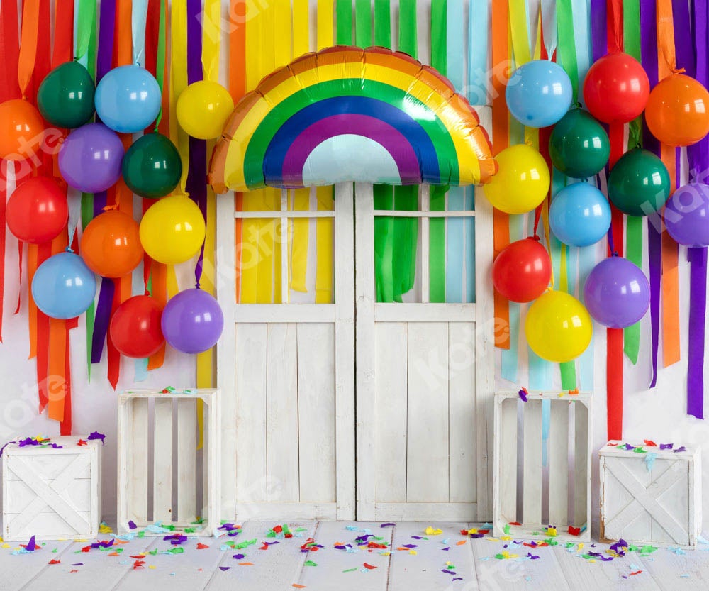 Kate fête d'anniversaire en toile de fond de ballons arc-en-ciel conçue par Emetselch