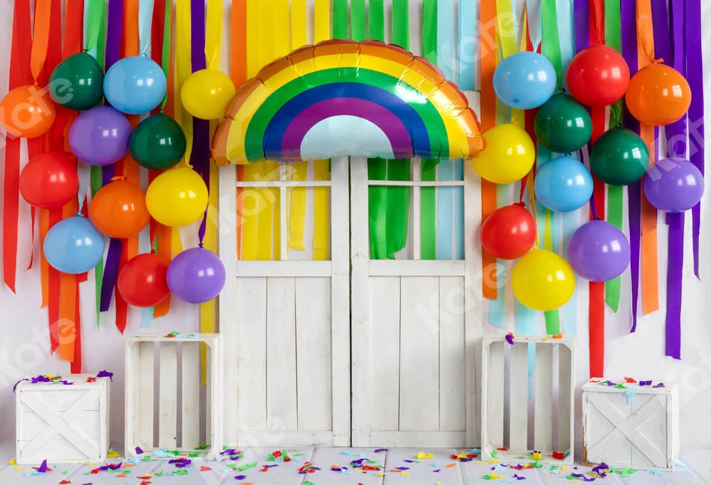 Kate fête d'anniversaire en toile de fond de ballons arc-en-ciel conçue par Emetselch