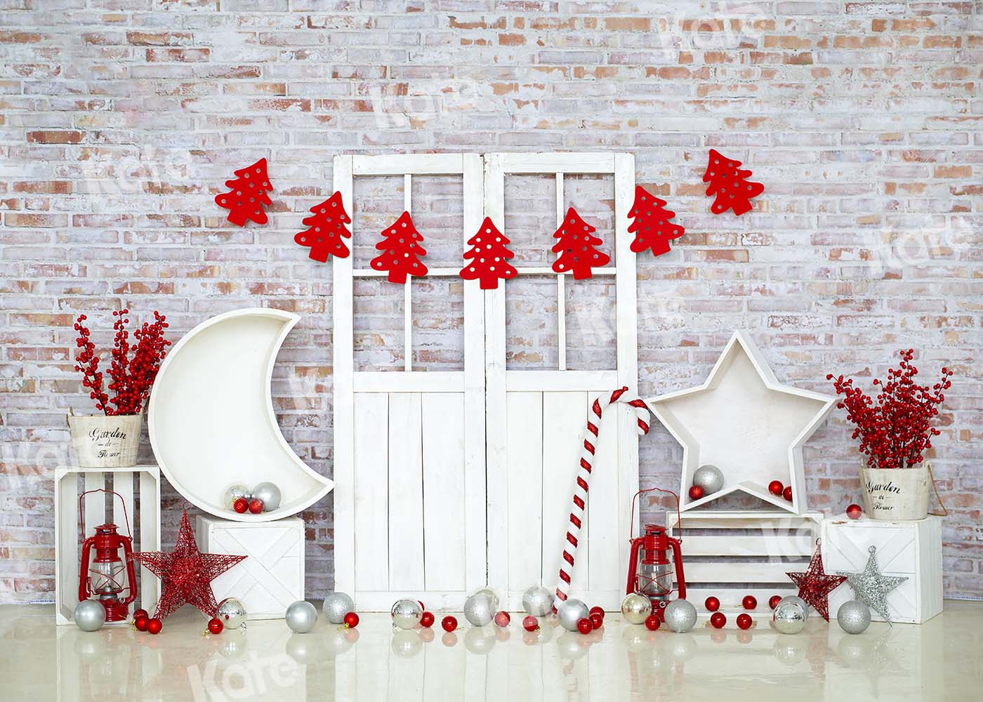 Kate Porte de grange Arbre Rouge Noël Mur de briques Toile de fond conçue par Emetselch