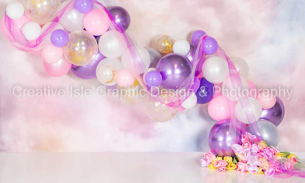 Kate Ballons Rose & Violet Nuages Pastel Toile de fond conçue par Chrissie Green