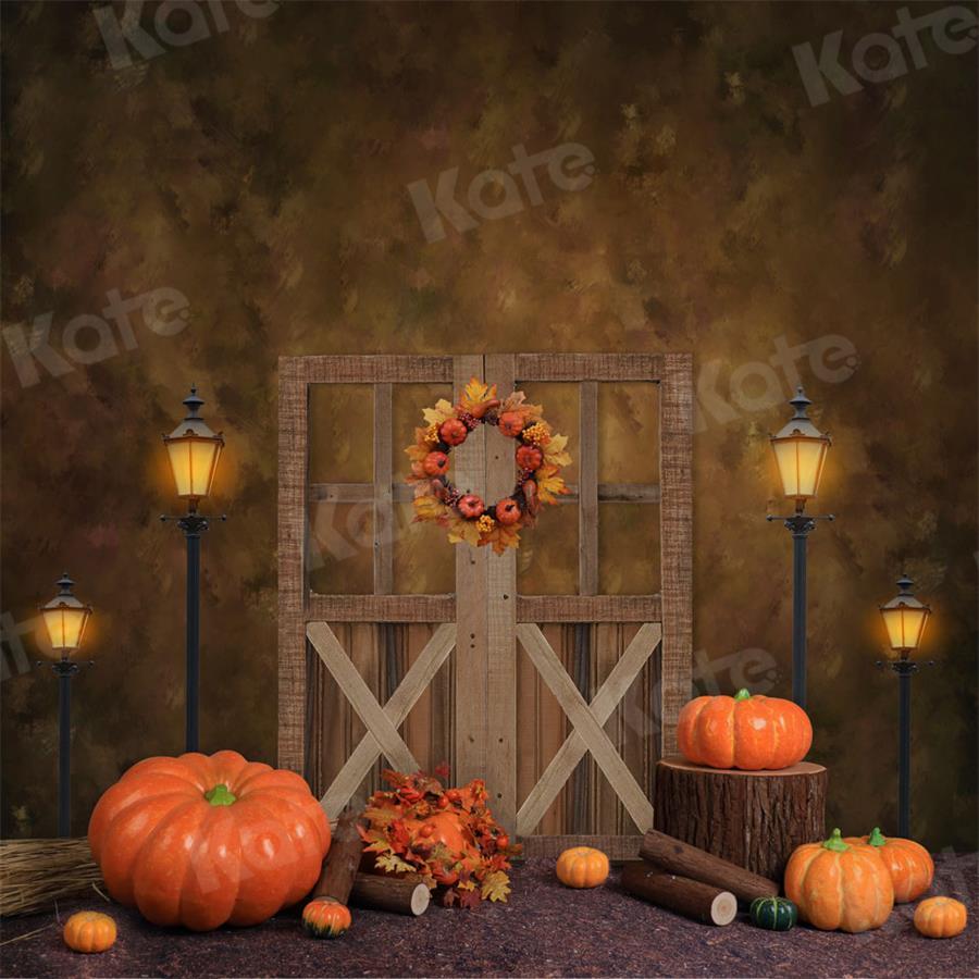 Kate Porte de grange rétro en toile de fond de citrouille d'automne pour la photographie
