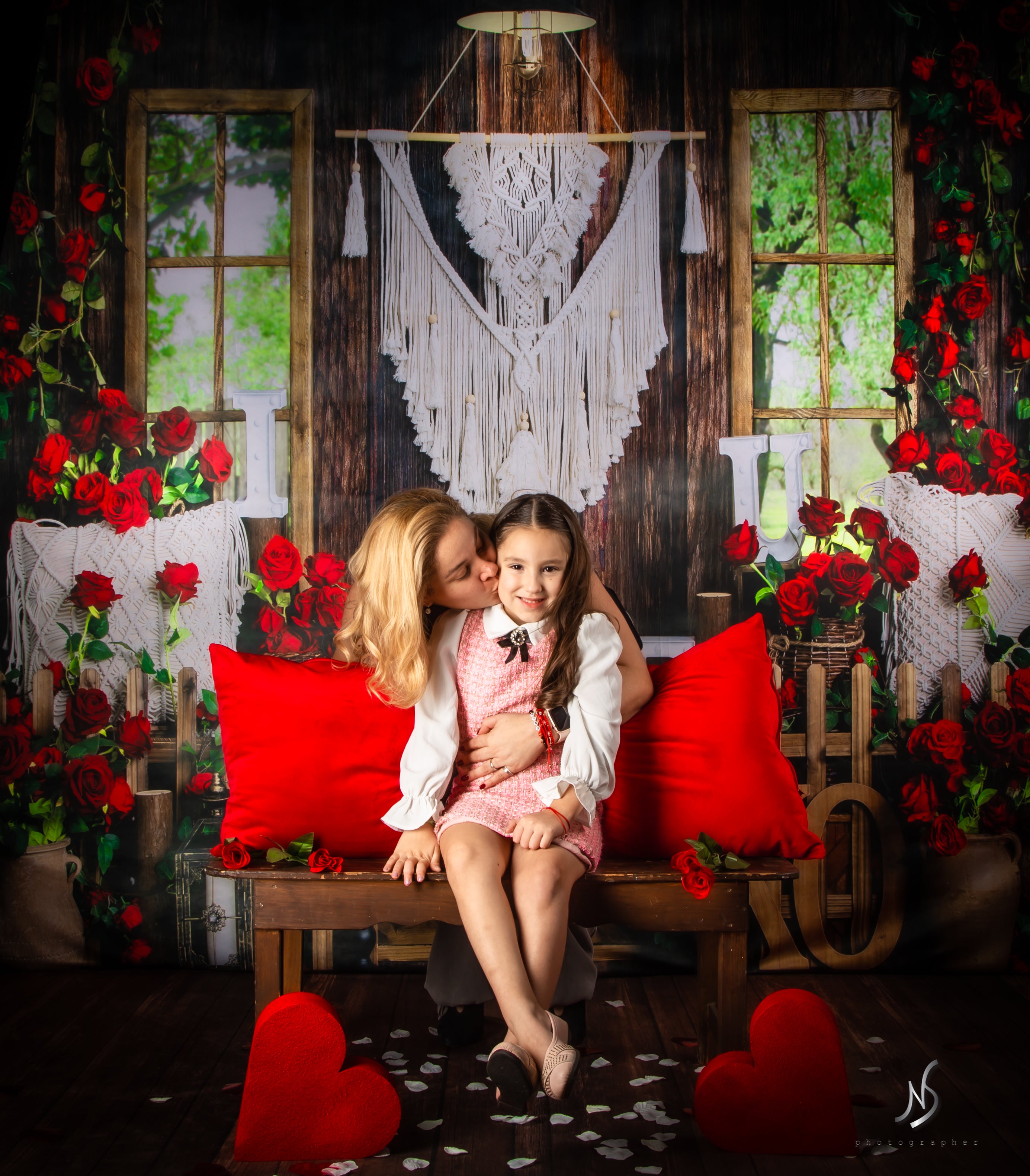 Kate Saint-Valentin Printemps Fenêtre Roses Toile de fond conçue par Emetselch - Kate Backdrop FR